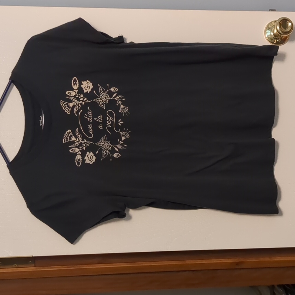 Universal thread size large women's t-shirt.